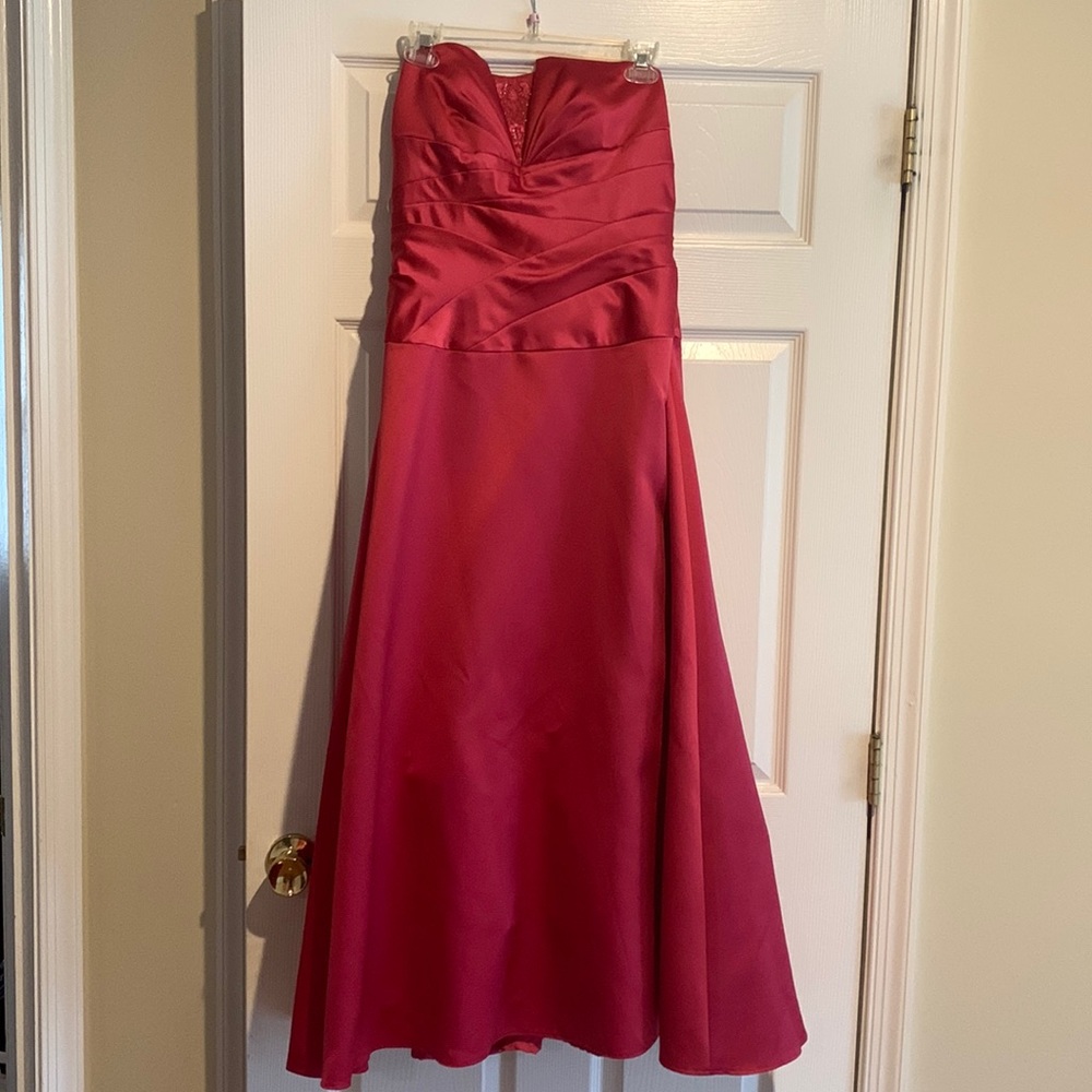 Sleeveless prom dress